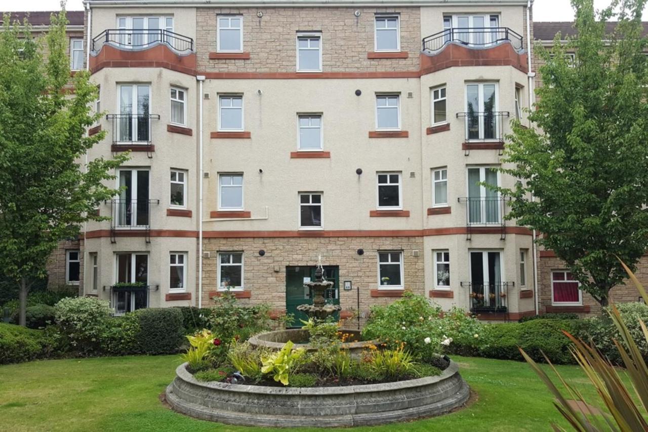 Peaceful 2 Bedroom Sleeps 5 Free Parking * EDI