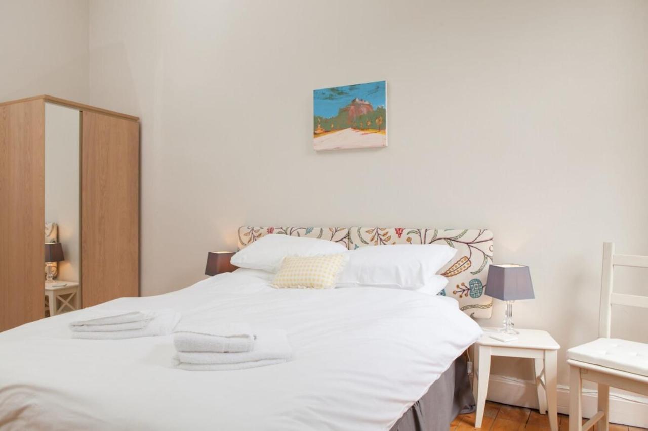 Apartment Amazing 4 Bedroom Just Off The Meadows