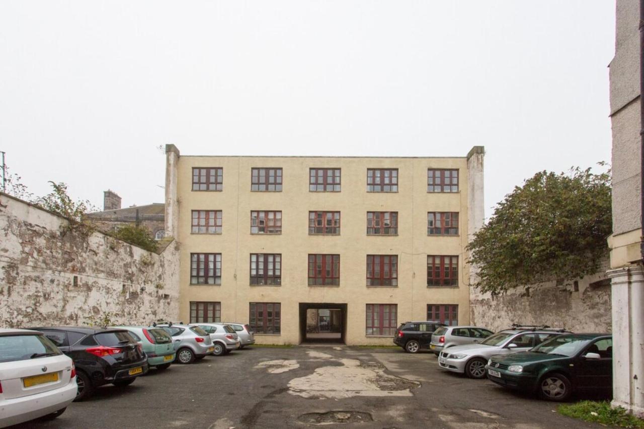 2 Bedroom By Leith's Shore * Edinburgh