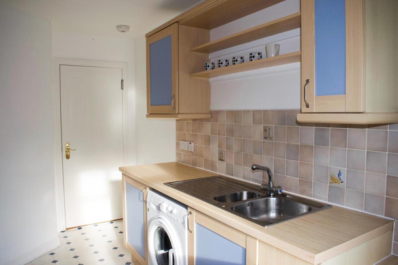 Apartment Peaceful 2 Bedroom Sleeps 5 Free Parking EDI