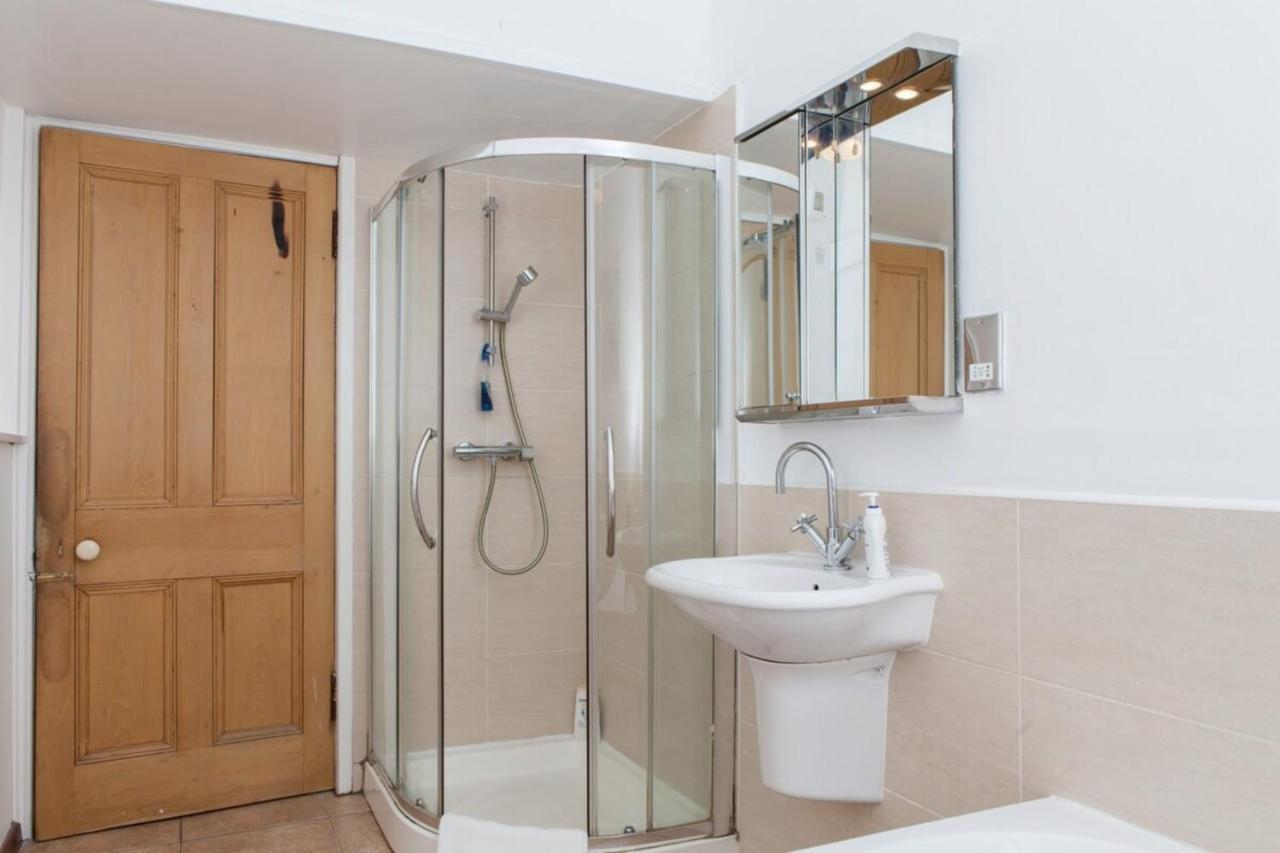 Amazing 4 Bedroom Just Off The Meadows Apartment Edinburgh