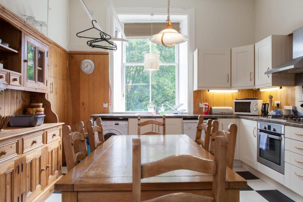 Amazing 4 Bedroom Just Off The Meadows * Edinburgh