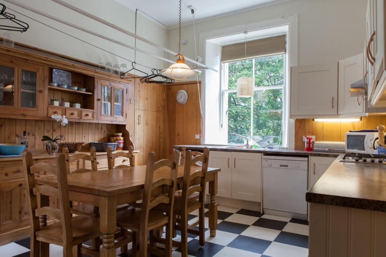 Amazing 4 Bedroom Just Off The Meadows * Edinburgh