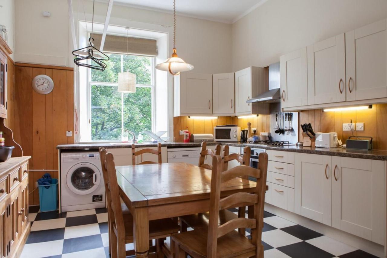 Amazing 4 Bedroom Just Off The Meadows * Edinburgh