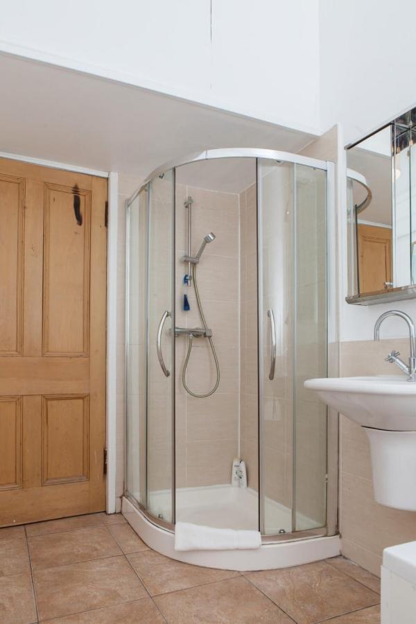 Amazing 4 Bedroom Just Off The Meadows