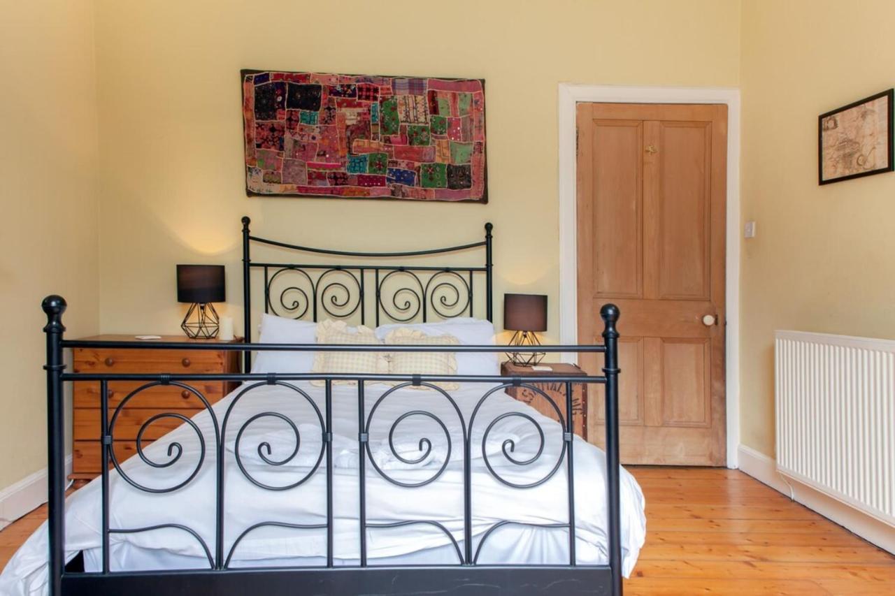 Amazing 4 Bedroom Just Off The Meadows Apartment