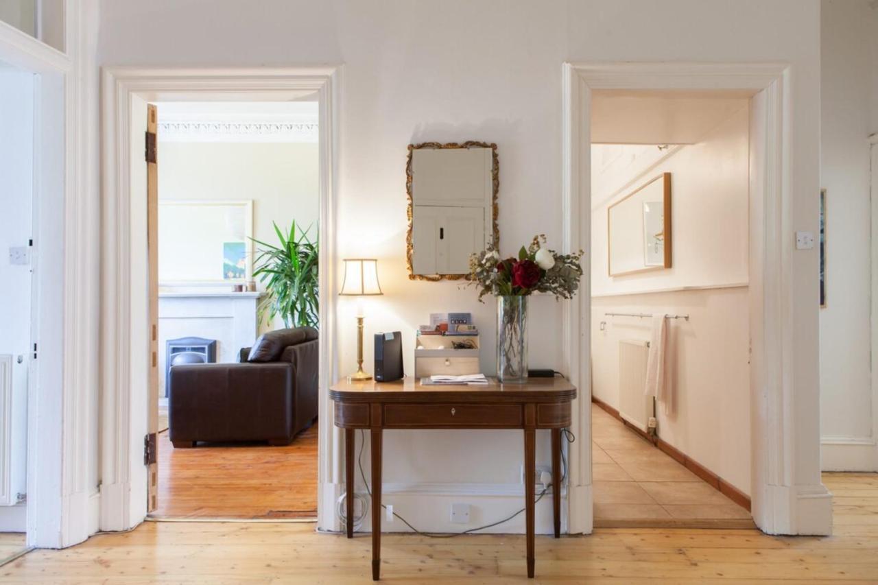 Amazing 4 Bedroom Just Off The Meadows Apartment