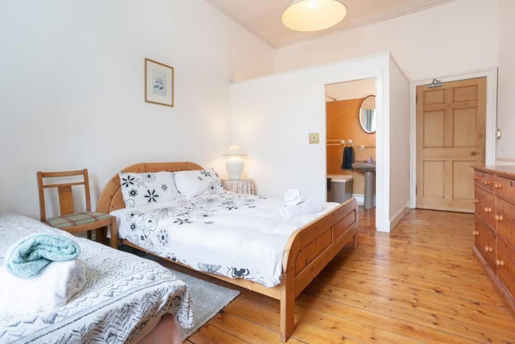 5-bedroom Flat Apartment *