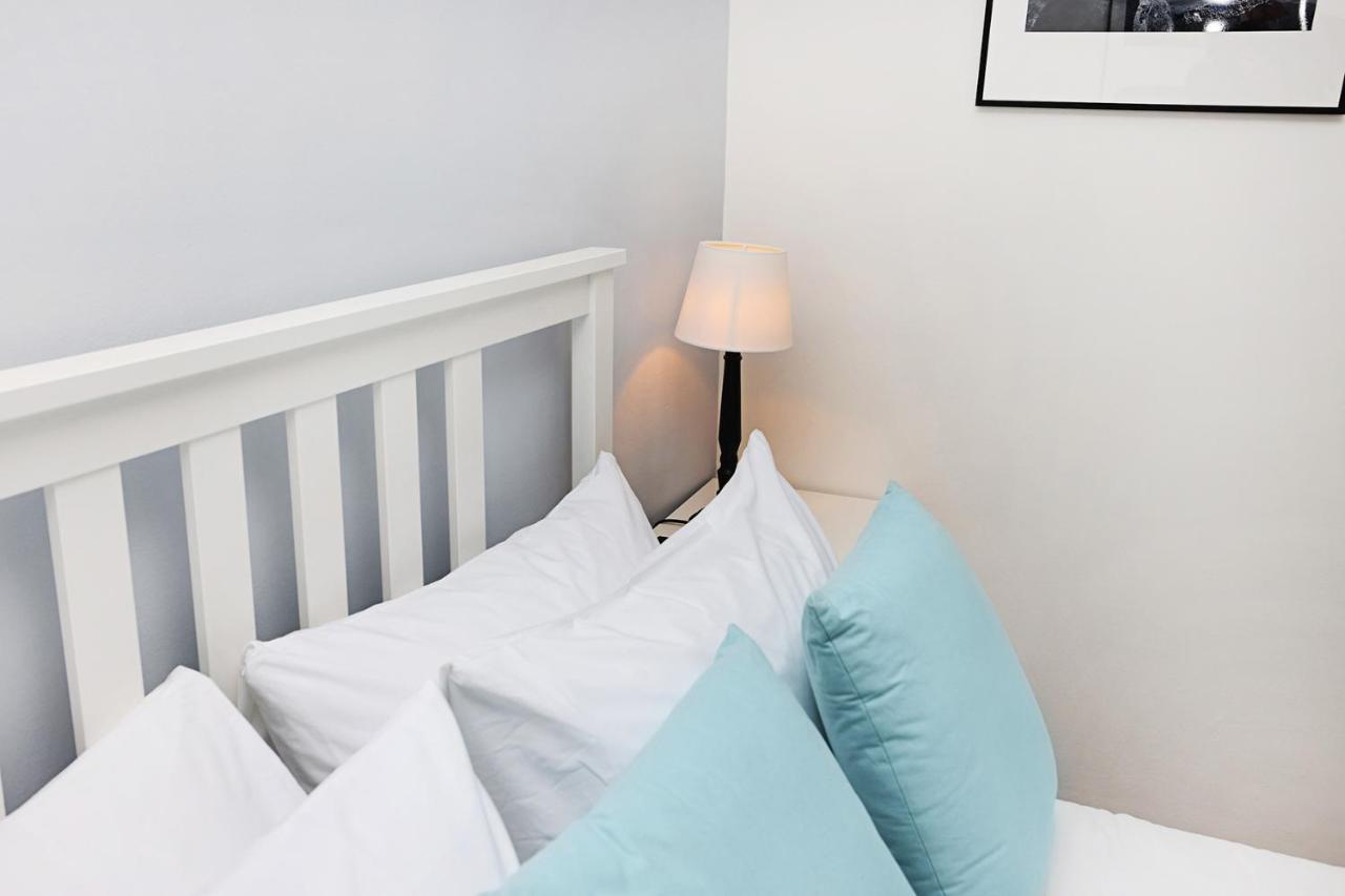 Joivy Contemporary Royal Mile With Balcony EDI