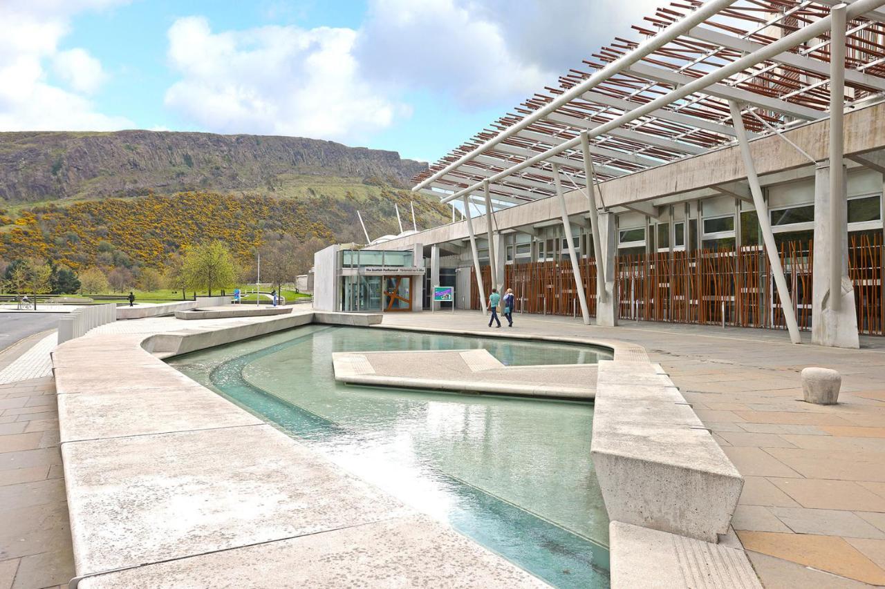 Apartment Joivy Contemporary Royal Mile With Balcony EDI