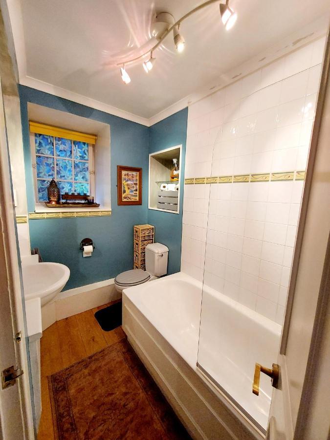 Bed & Breakfast Edinburgh's Dean Village River View Retreat *