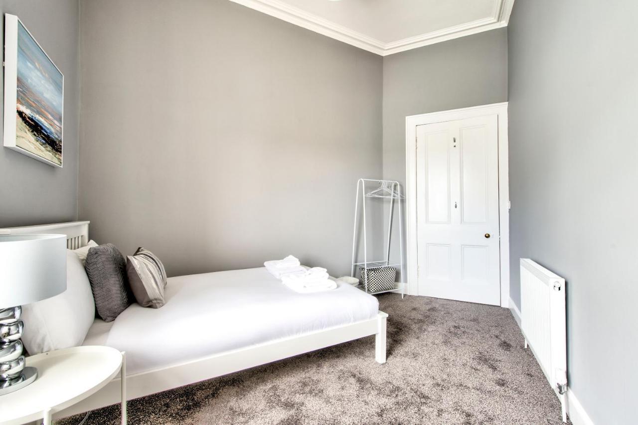 Lothian Road - Perfect Centre Location. Apartment