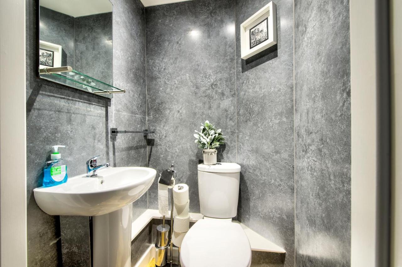 Lothian Road - Perfect Centre Location. Apartment *