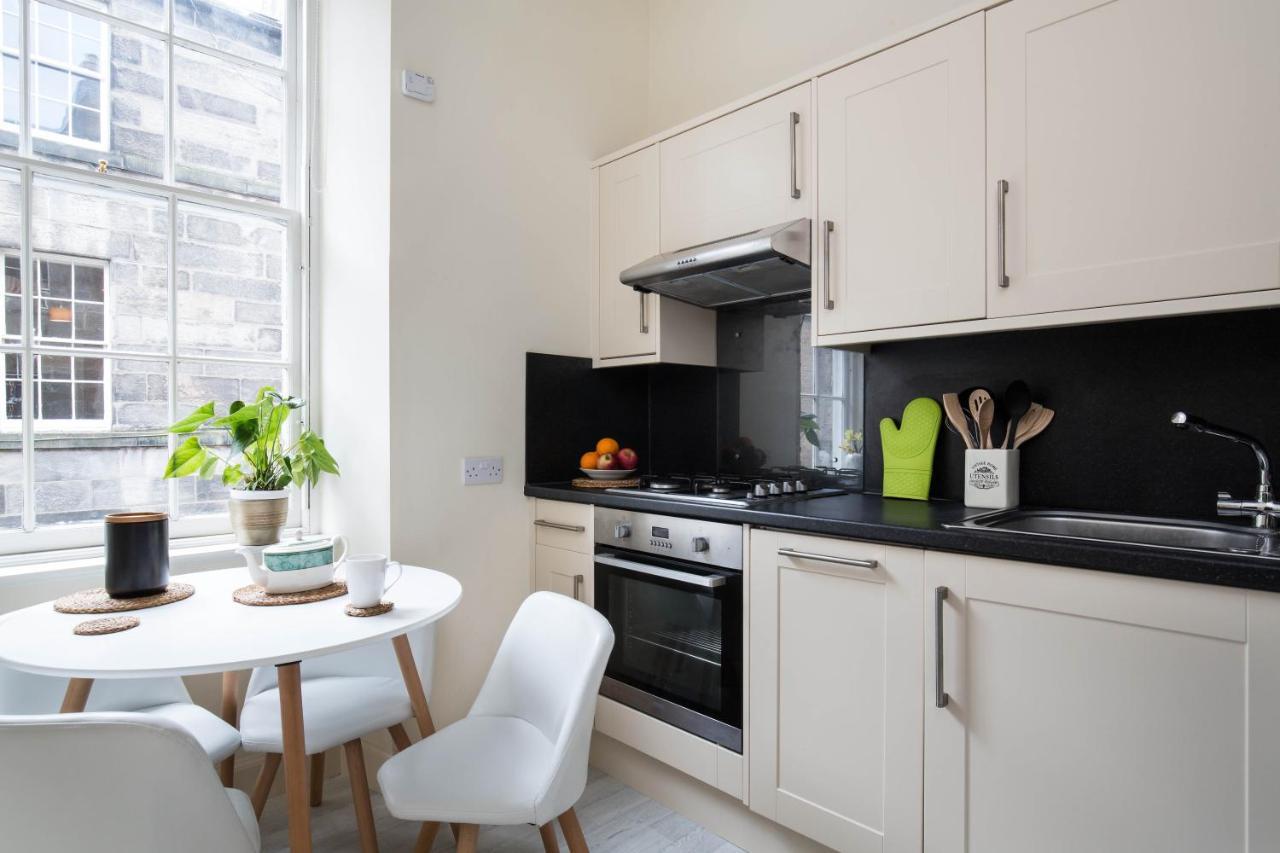 Stockbridge Two Bedroom Apartment *