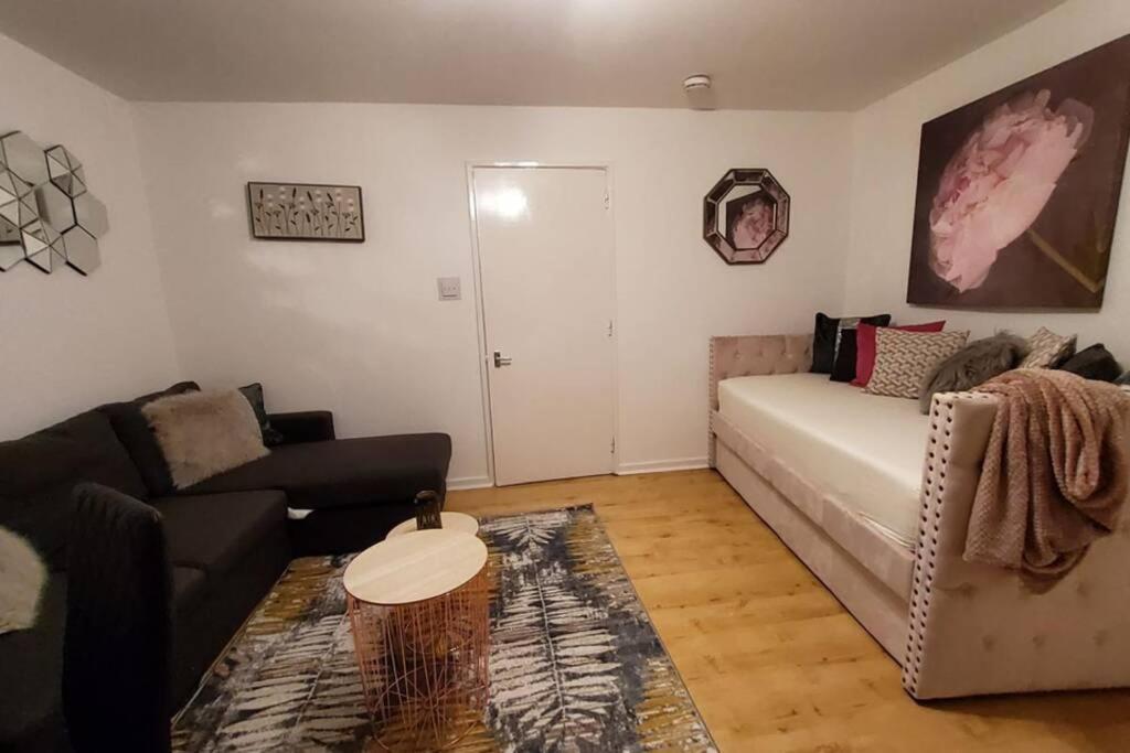 Apartment Sleeps 6 On Separate Beds, 4 Smart Tvs, Netflix Edinburgh