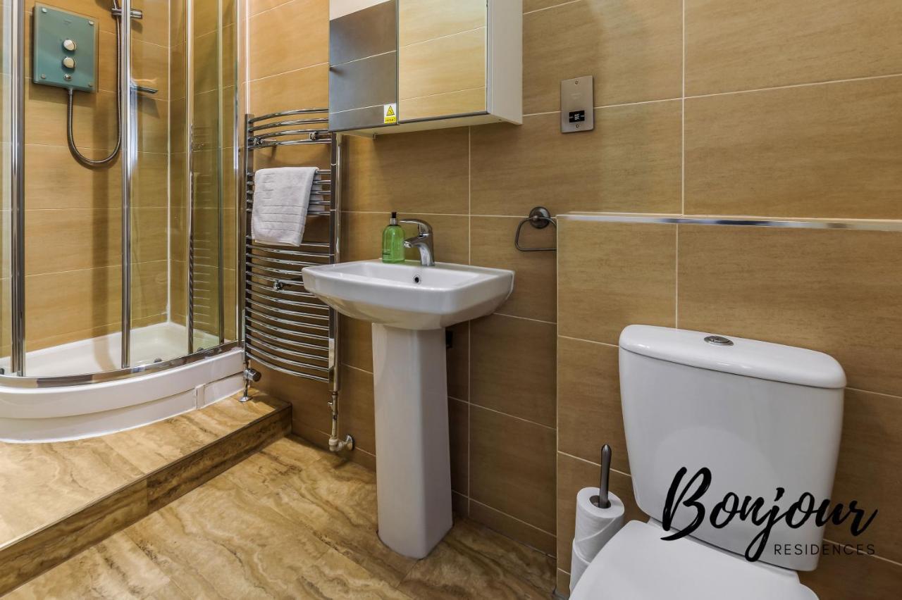 Royal Mile 4br-3ba - Views & Free Parking By Bonjour Residences Apartment