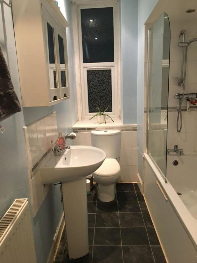 Lovely 1 Bedroom Near Centre Apartment *
