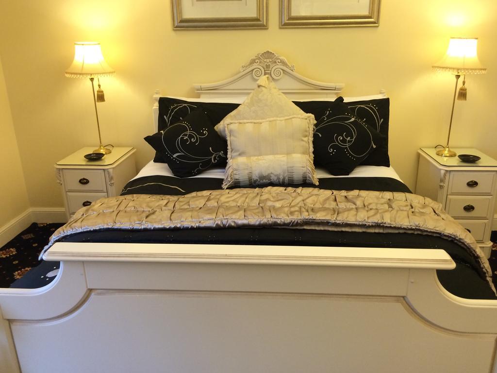Aaran 4* Edinburgh
