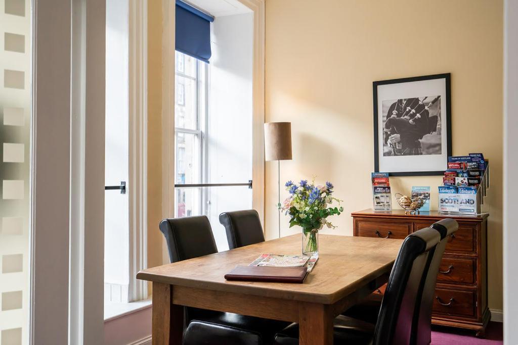 Tron Kirk Apartment EDI