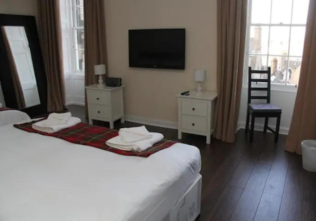 Tron Kirk Apartment EDI