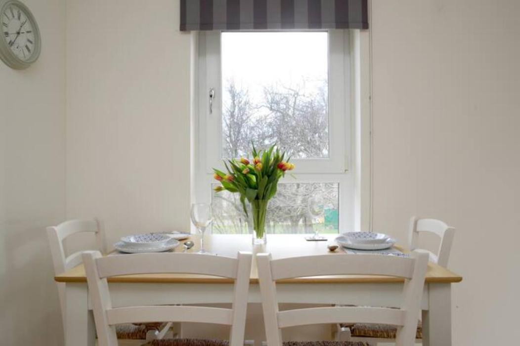 Pass The Keys Cosy And Bright 2 Beds Flat With - Free Parking *