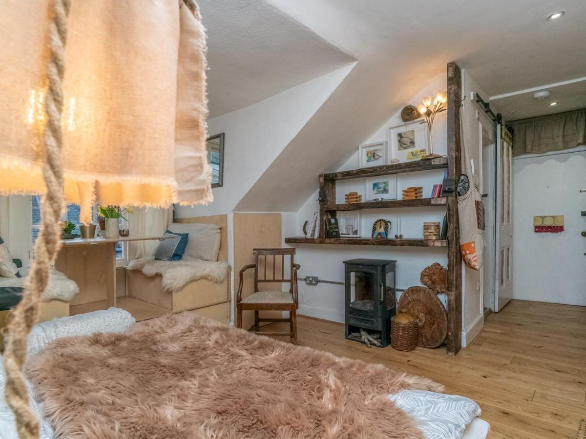 Pass The Keys Cosy And Stylish Open Plan Studio In New Town *