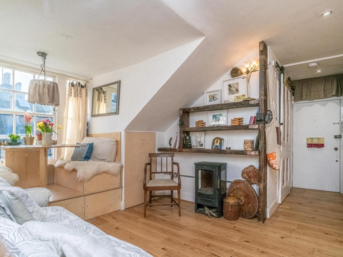 Pass The Keys Cosy And Stylish Open Plan Studio In New Town Apartment EDI