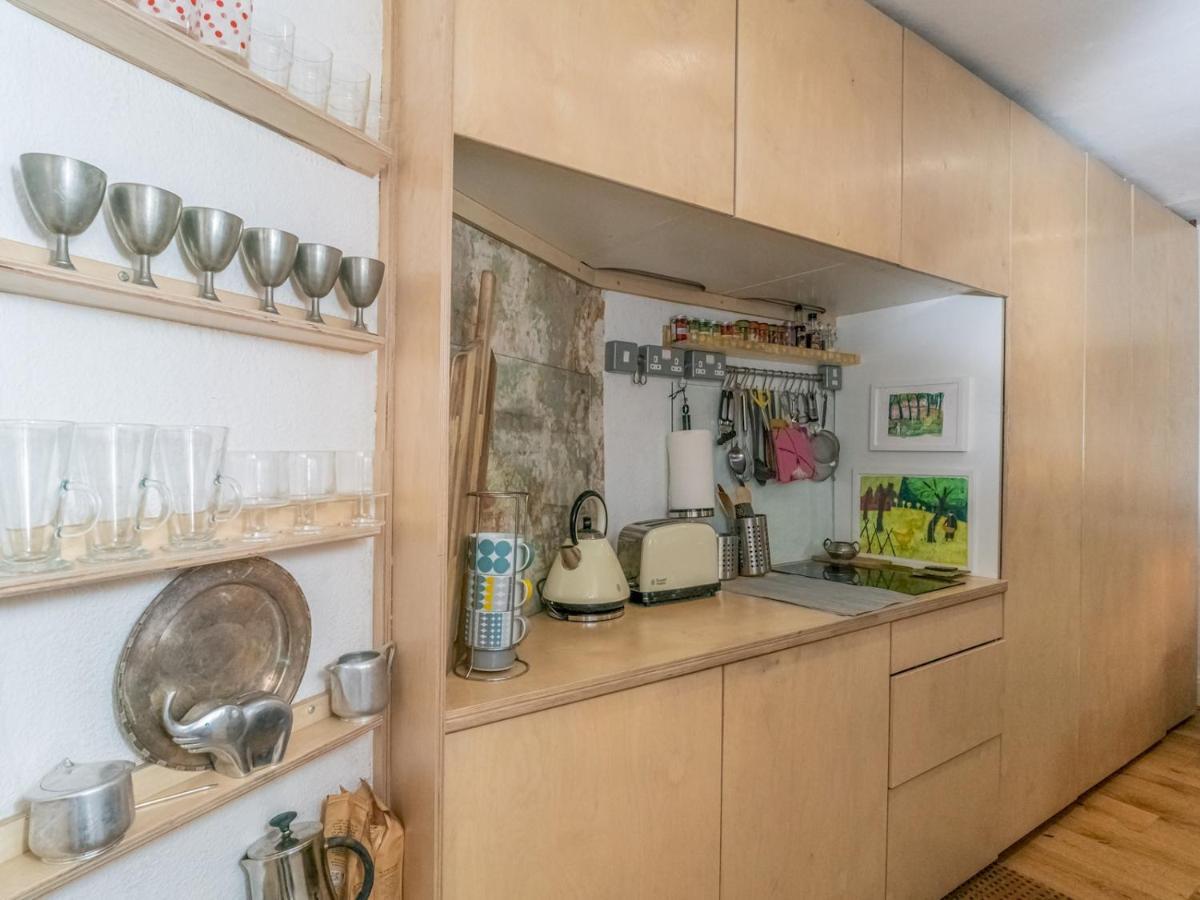 Pass The Keys Cosy And Stylish Open Plan Studio In New Town Apartment
