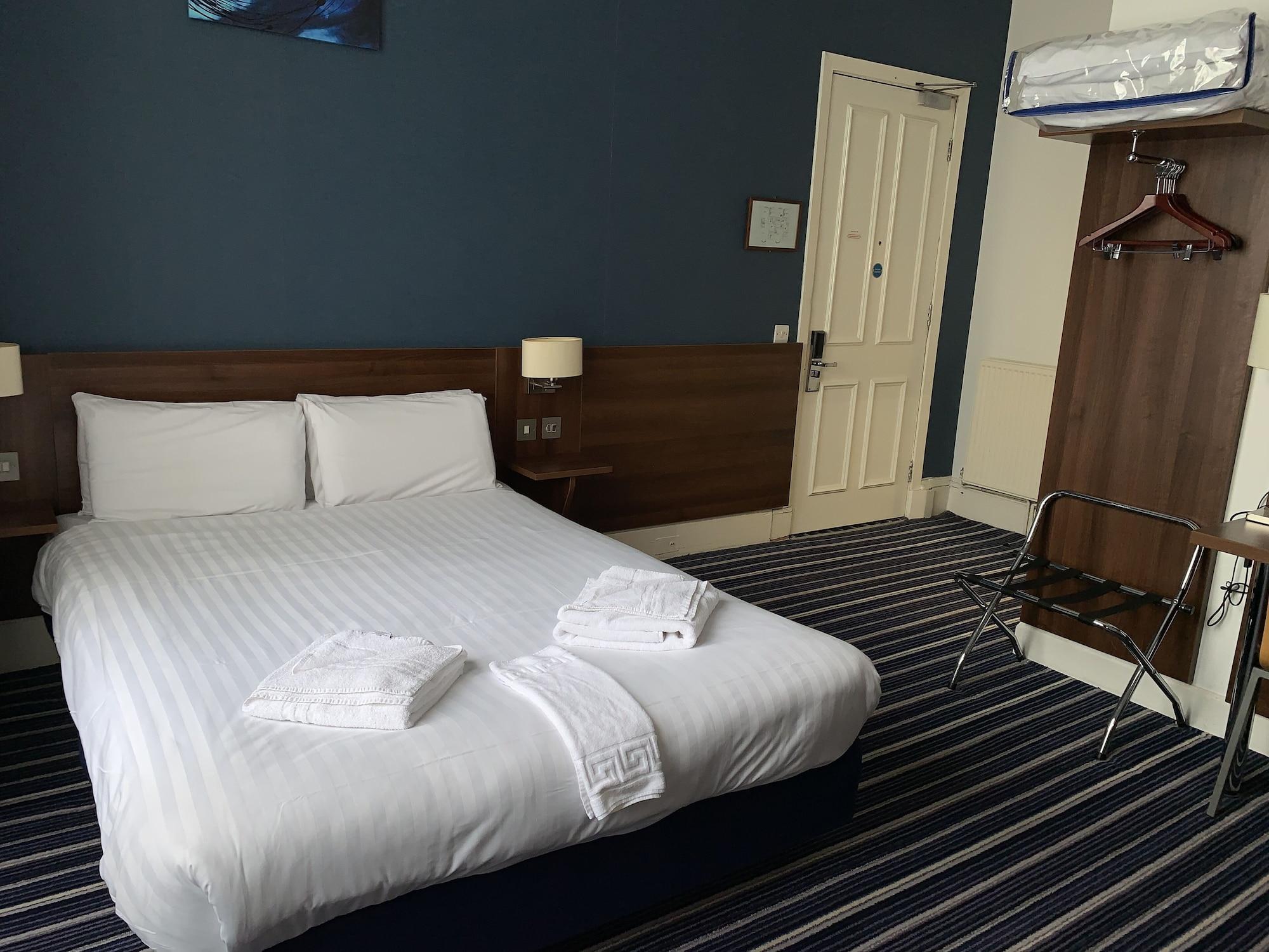 Piries Hotel