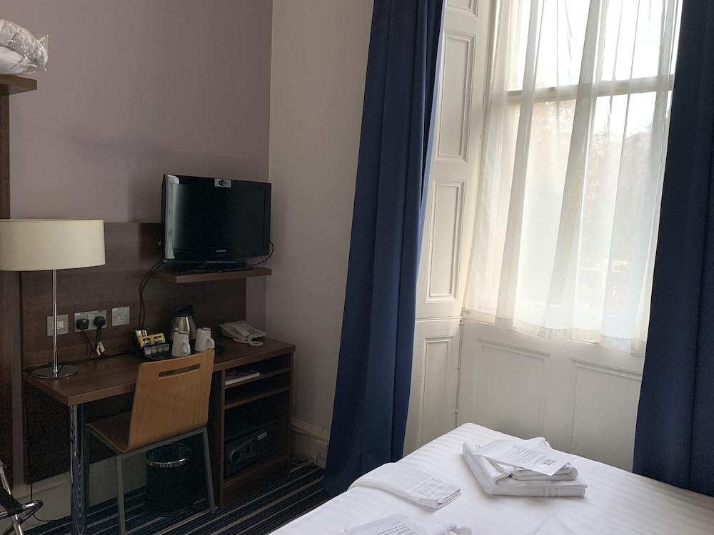 Piries Hotel