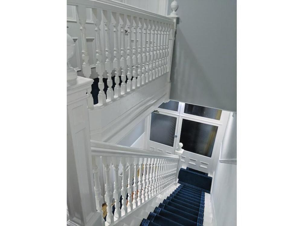 Falcon Crest 3* Edinburgh