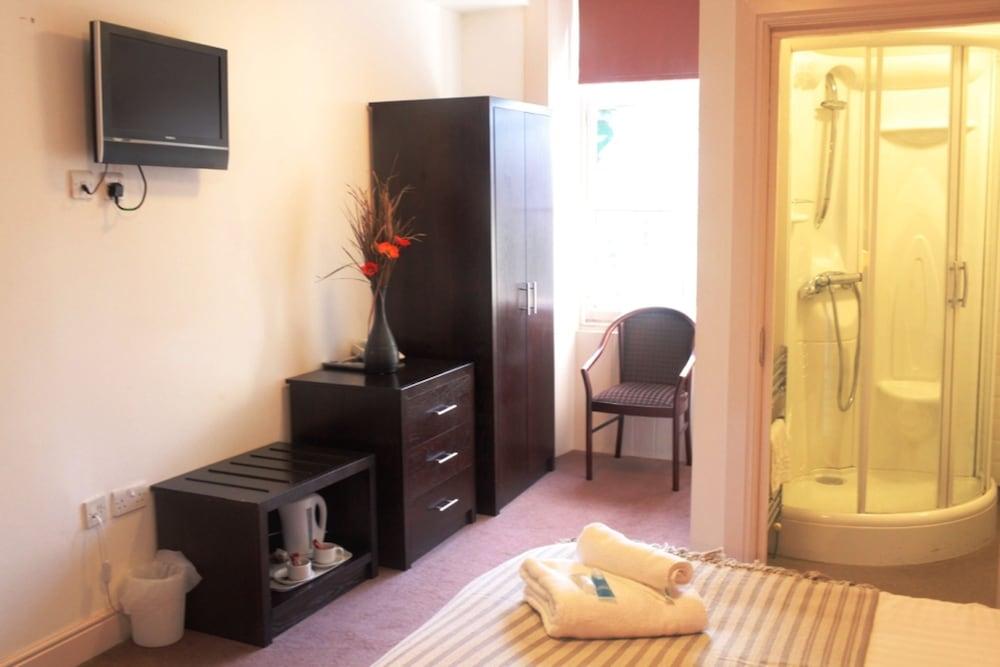 Victoria Park House Hostel