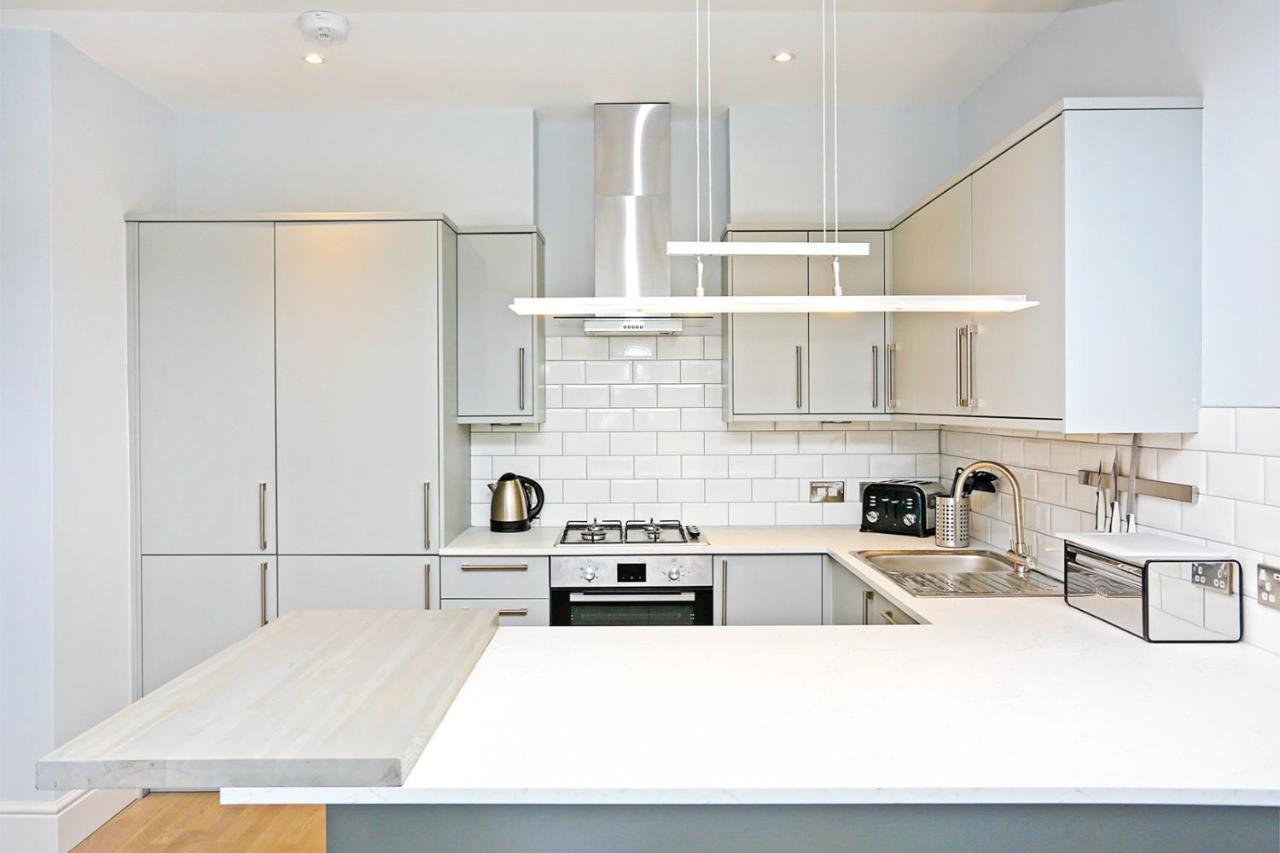 Ultra Modern, Stylish Next To Princes St Apartment Edinburgh