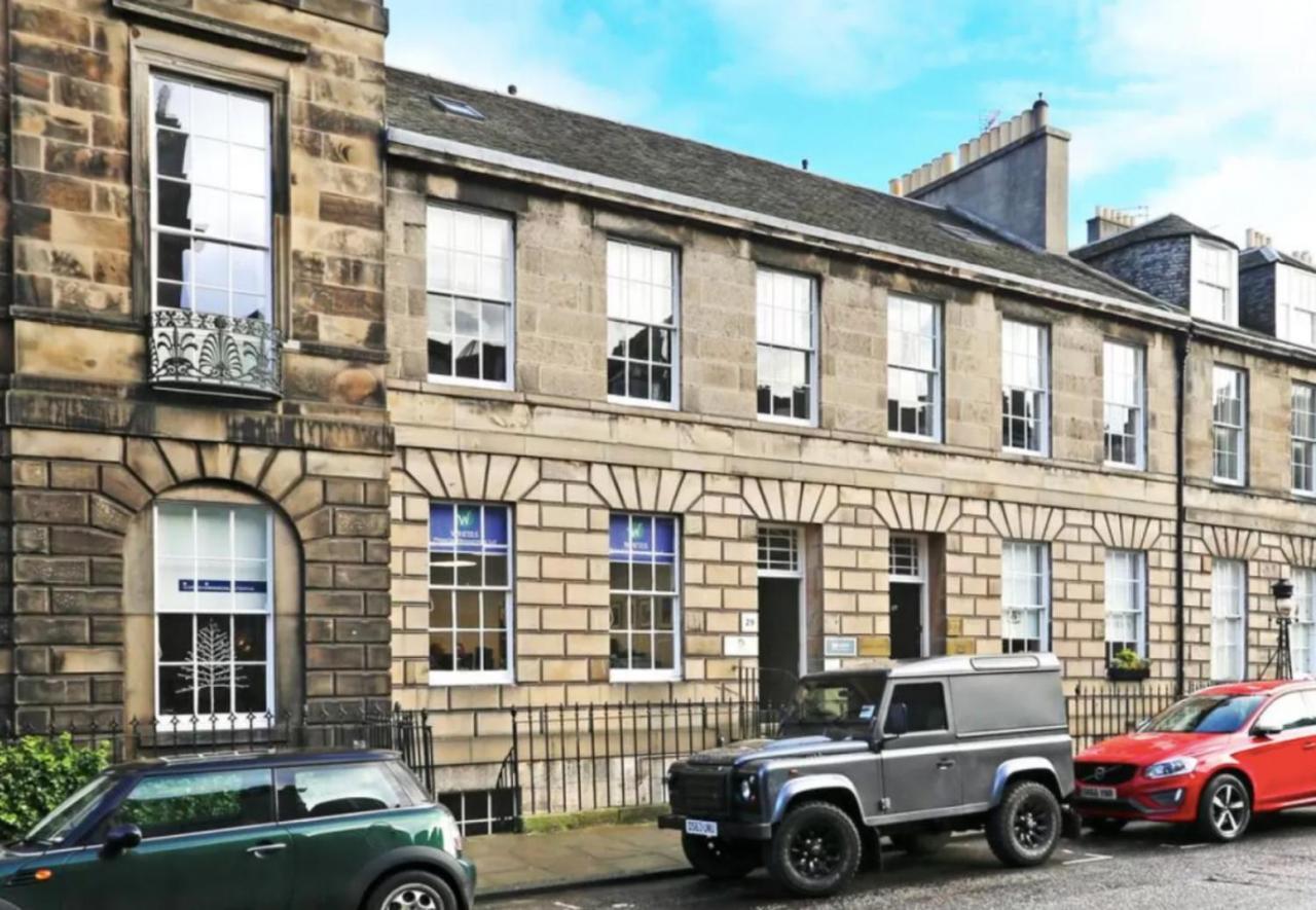 Ultra Modern, Stylish Next To Princes St *