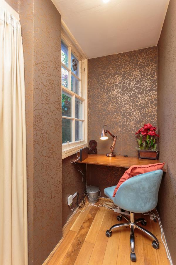 Beautiful Hideout In Center Of Apartment EDI