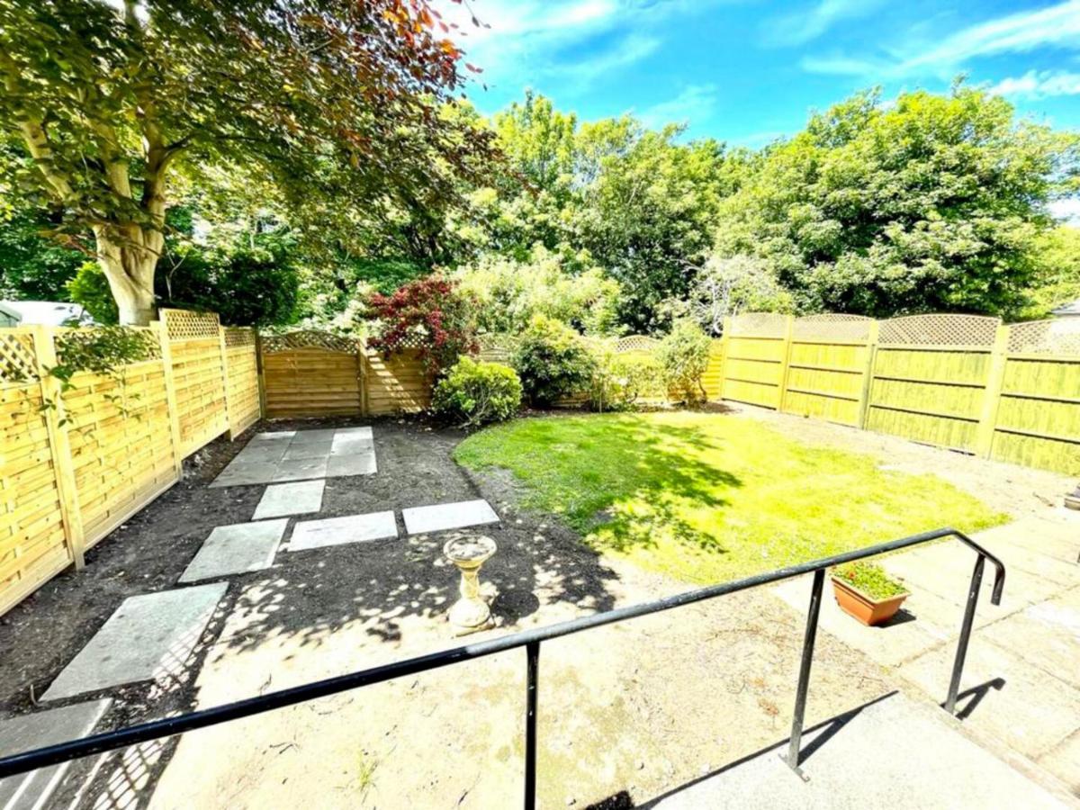 Suburban Bliss In Desirable Trinity, Free Parking