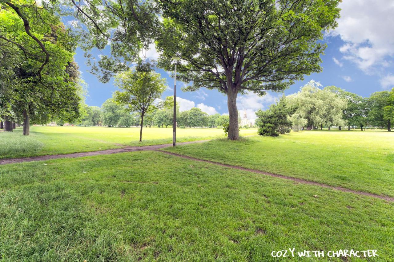 Cozy With Character Cochrane At Leith Links Park * EDI