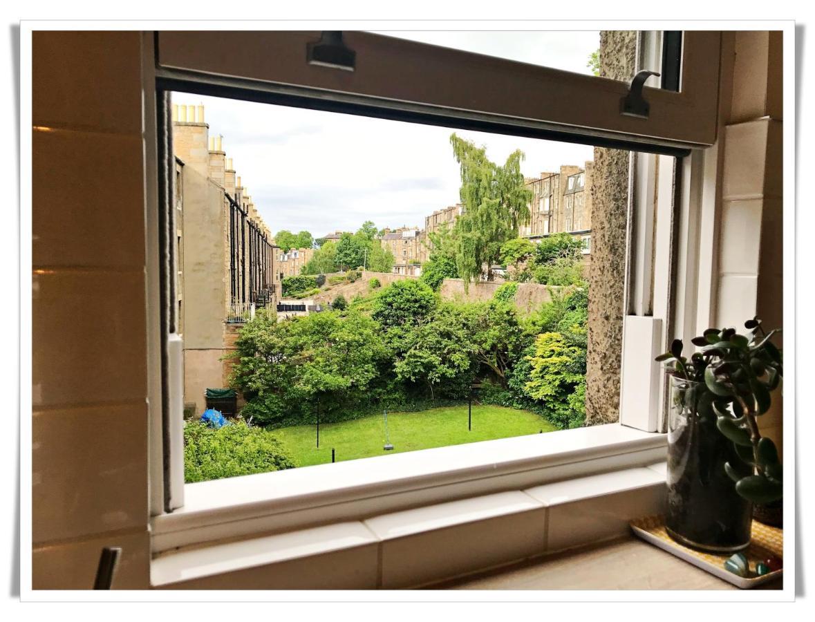 Spacious And Modern 2 Bedroom Flat Near The Centre Edinburgh