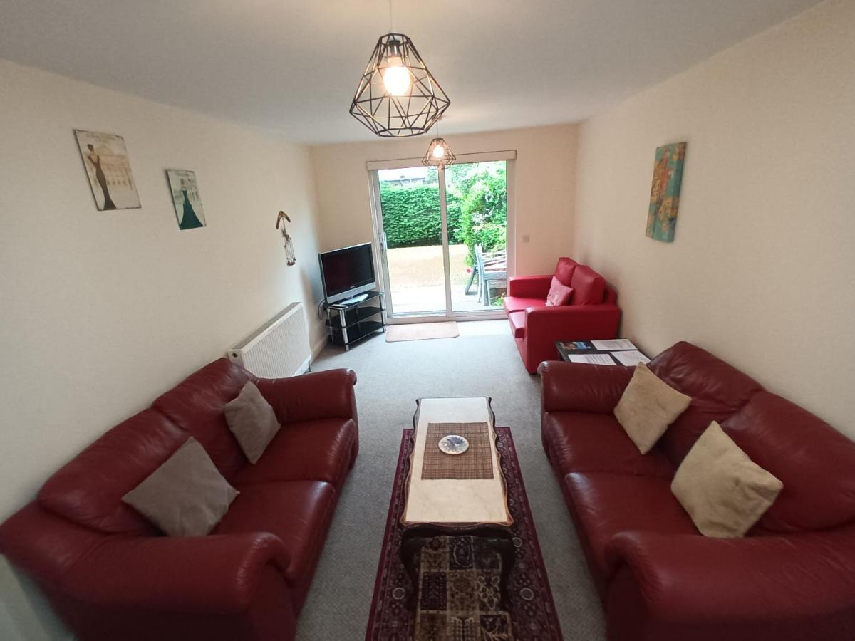 Apartment Modern With Free Parking And Private Garden