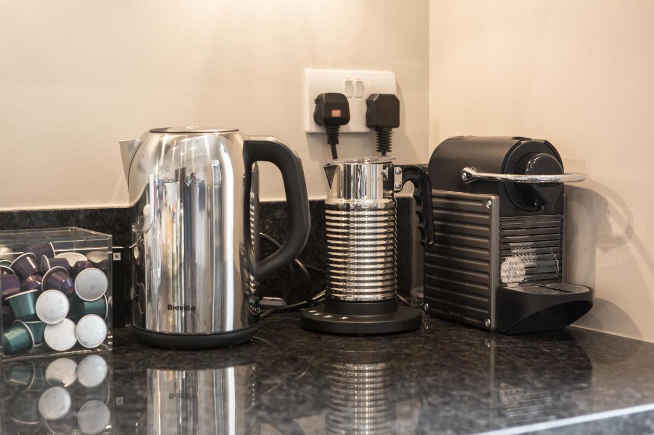 Apartment Exclusive 2 Bed, Free Private Parking, In West End