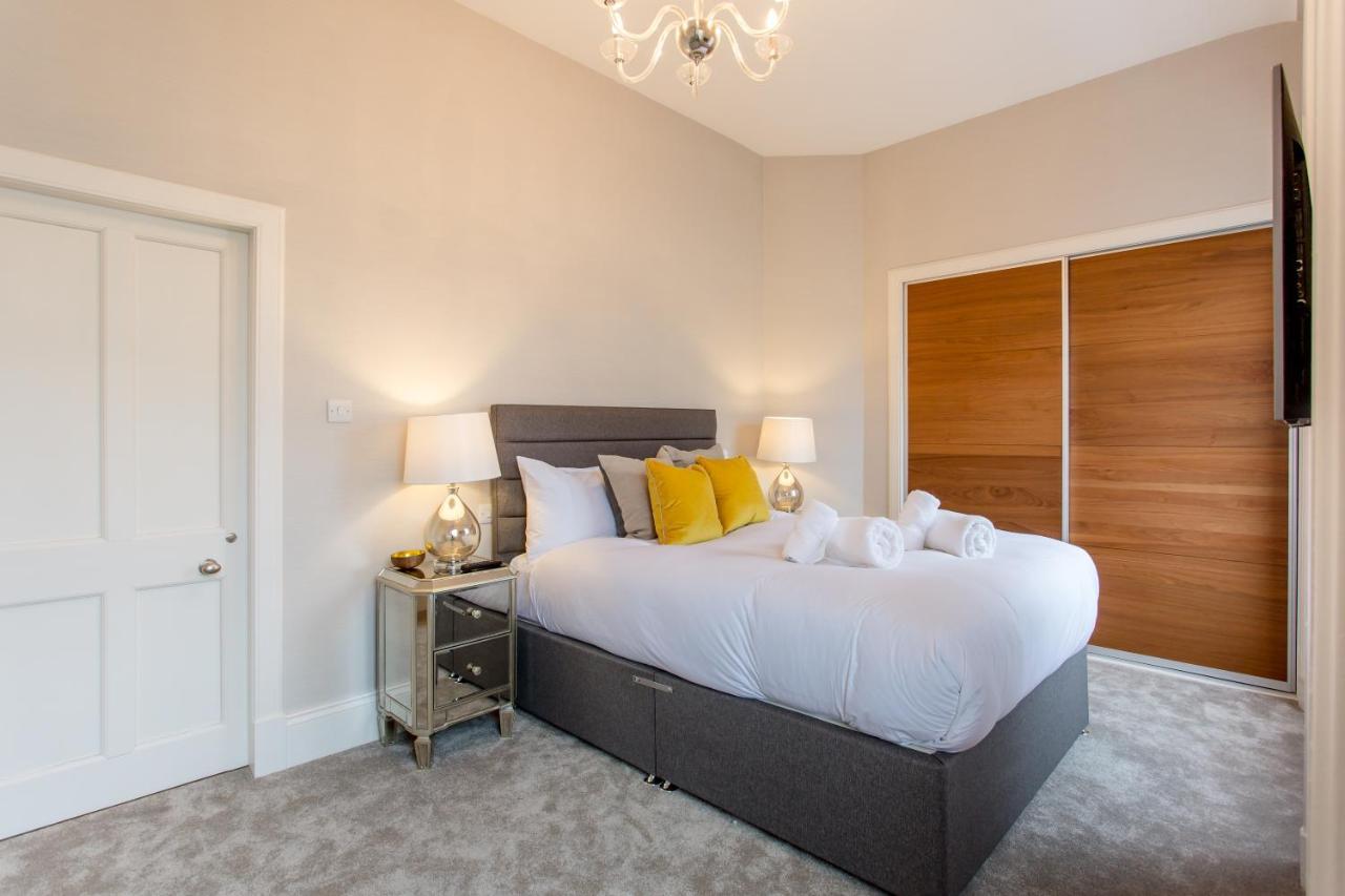 Exclusive 2 Bed, Free Private Parking, In West End Apartment *