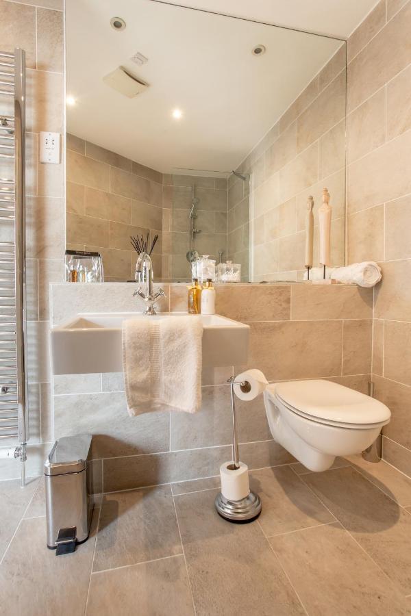 Apartment Exclusive 2 Bed, Free Private Parking, In West End