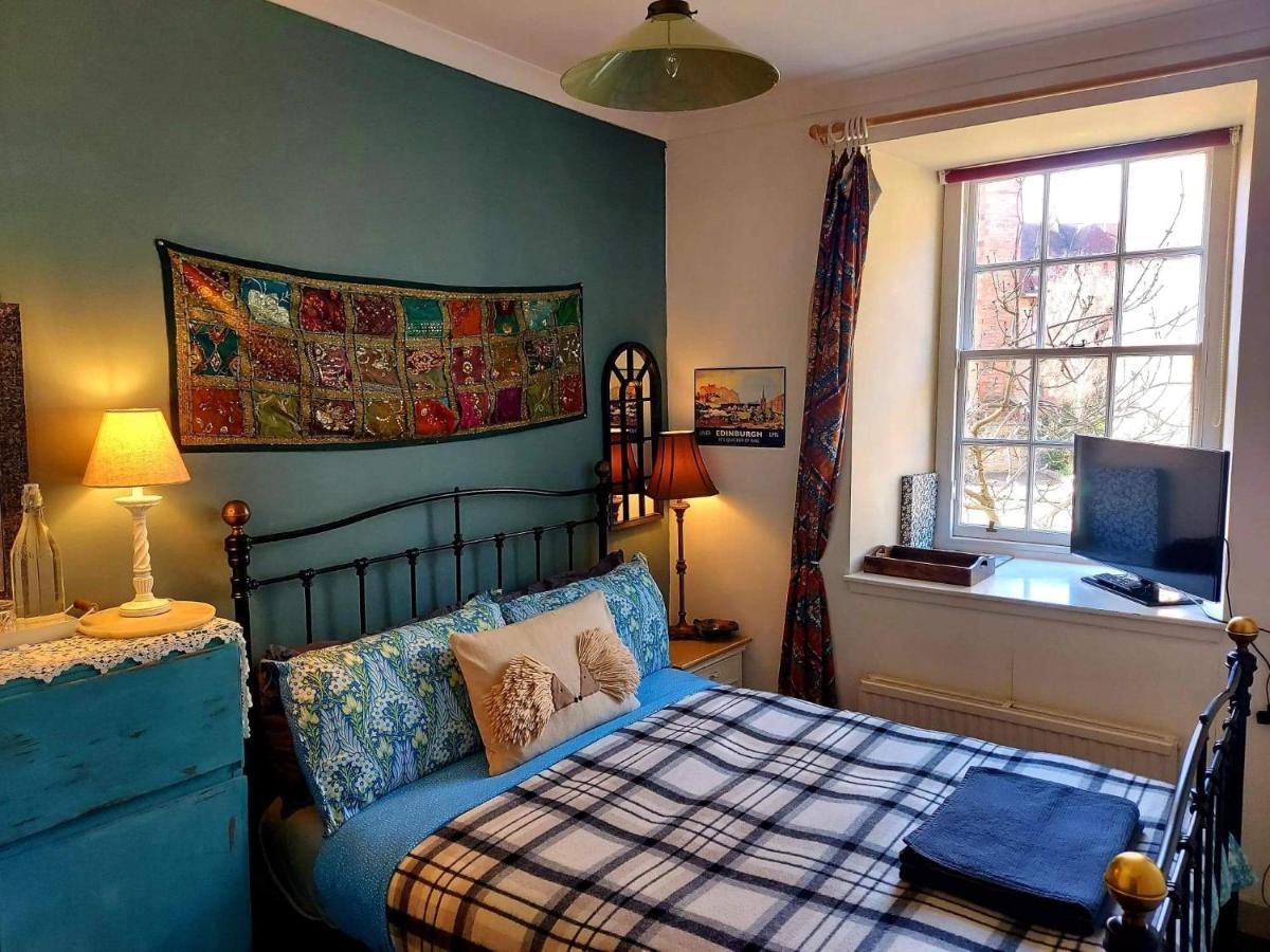 Edinburgh's Dean Village River View Retreat