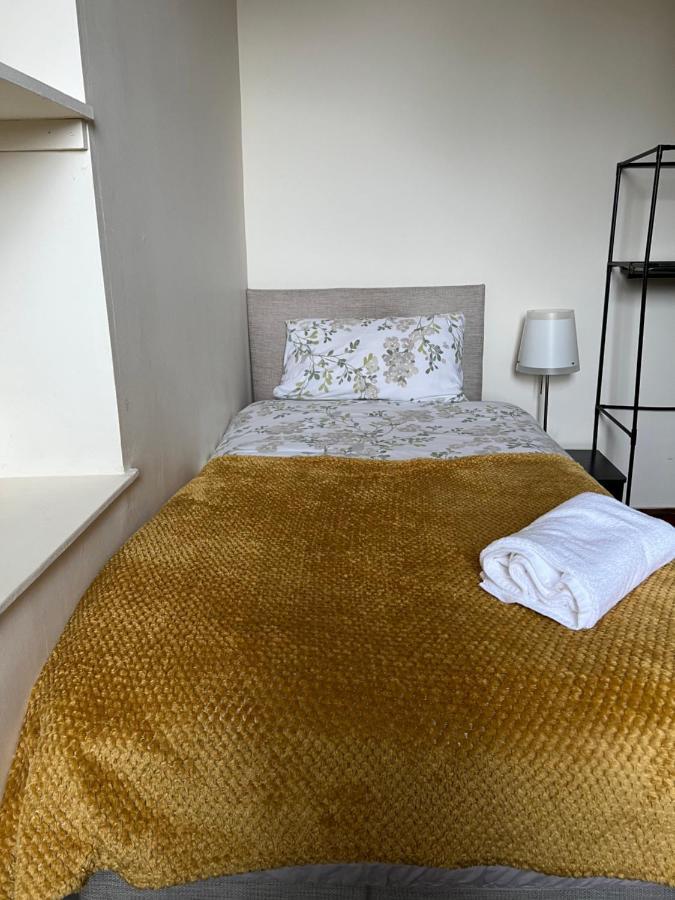 4 Bed Near Airport