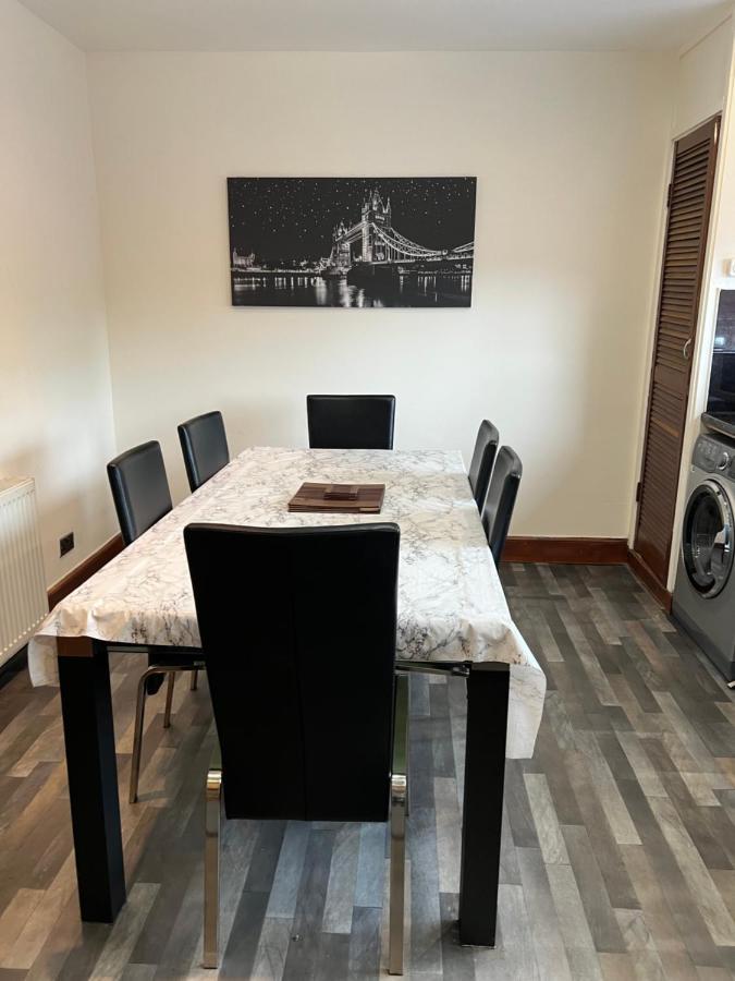 4 Bed Near Airport