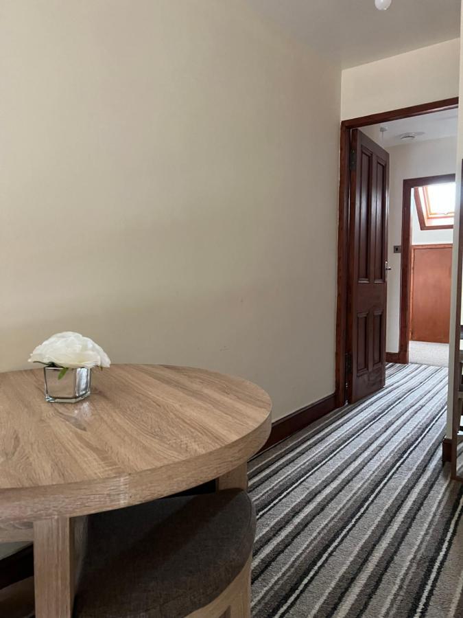 4 Bed Near Airport * EDI