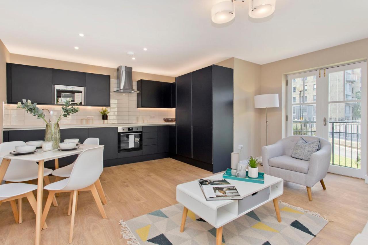 Modern Centre 2 Bedroom 2 Bathroom Apartments, Main Door Ground With Private Parking