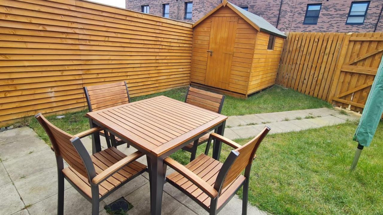 Beautiful 2 Bedroom House In Holiday home *