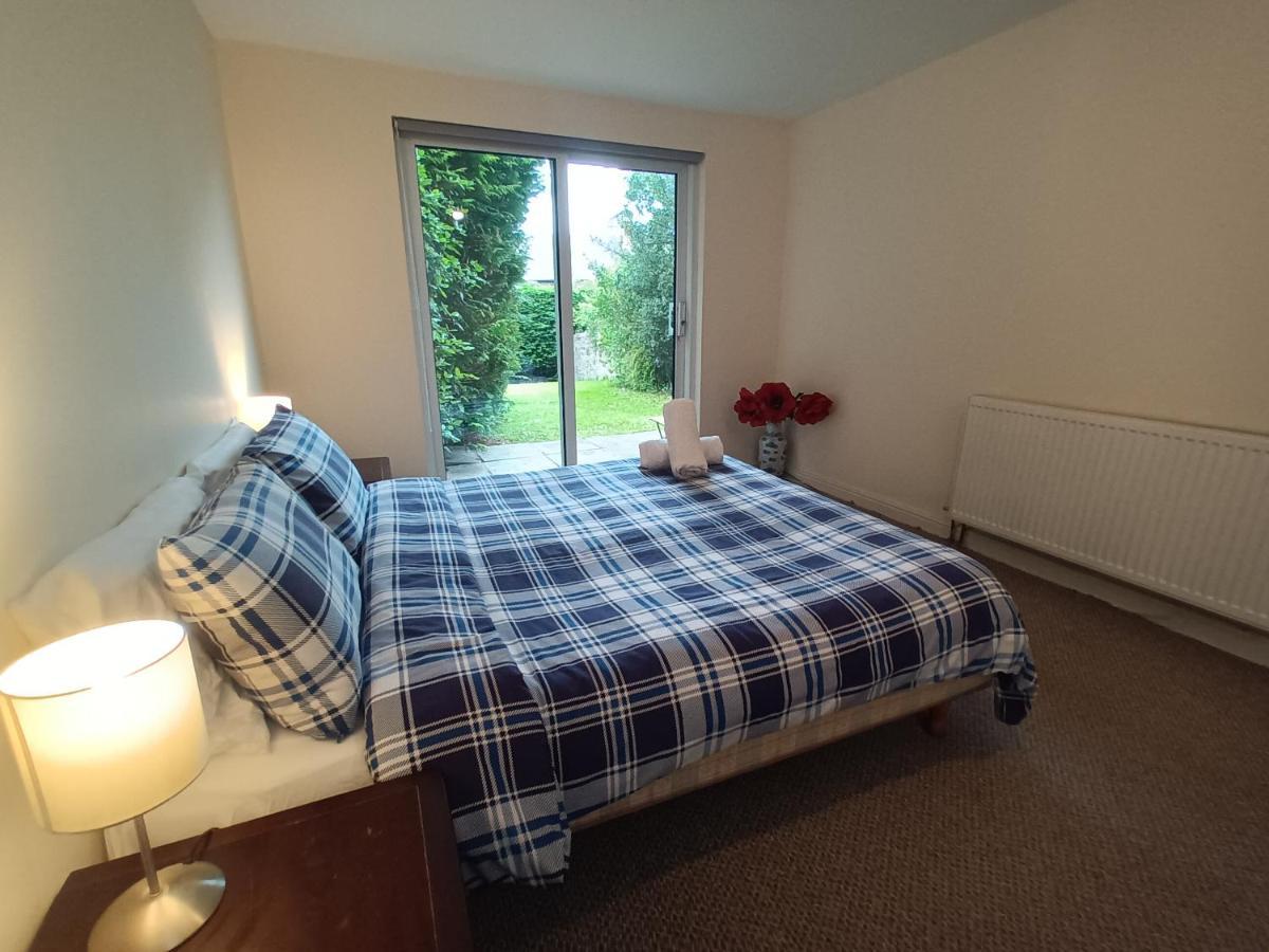Modern With Free Parking And Private Garden