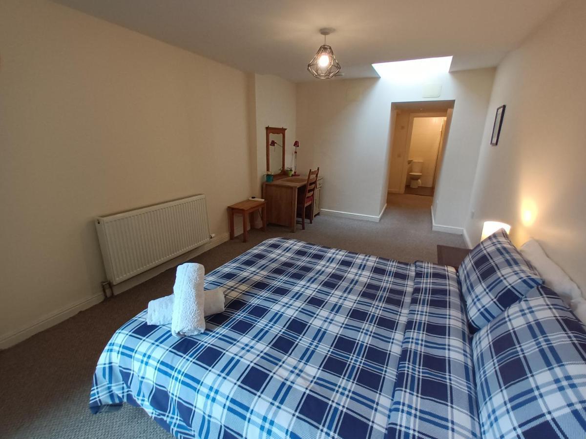 Modern With Free Parking And Private Garden Apartment *